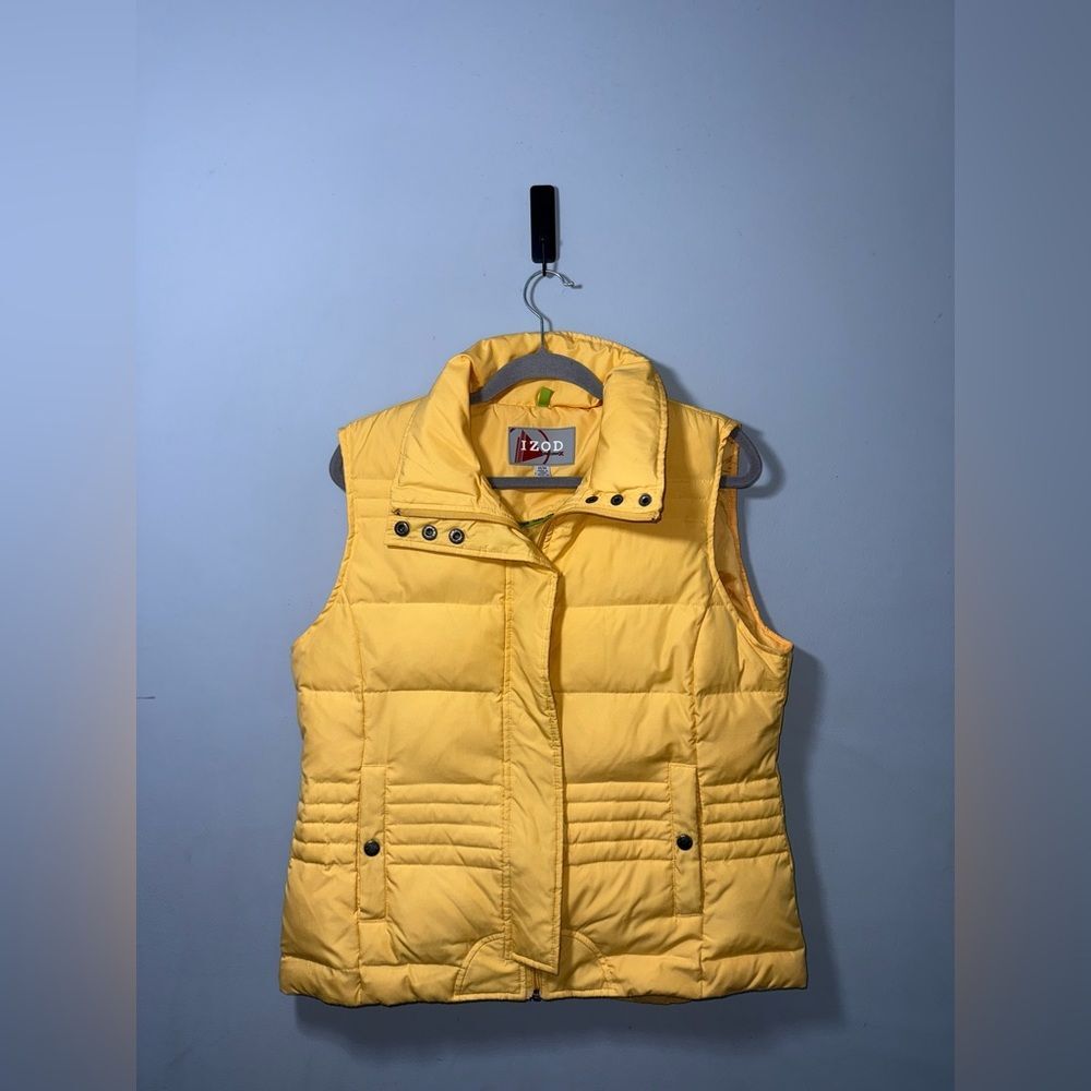 Izod women’s butter yellow Down Filled Puffer Vest Size Medium EUC